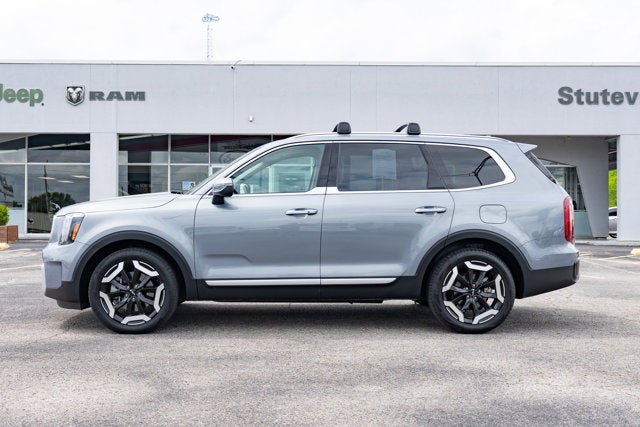 Used 2025 Kia Telluride S AWD/4WD image 2
