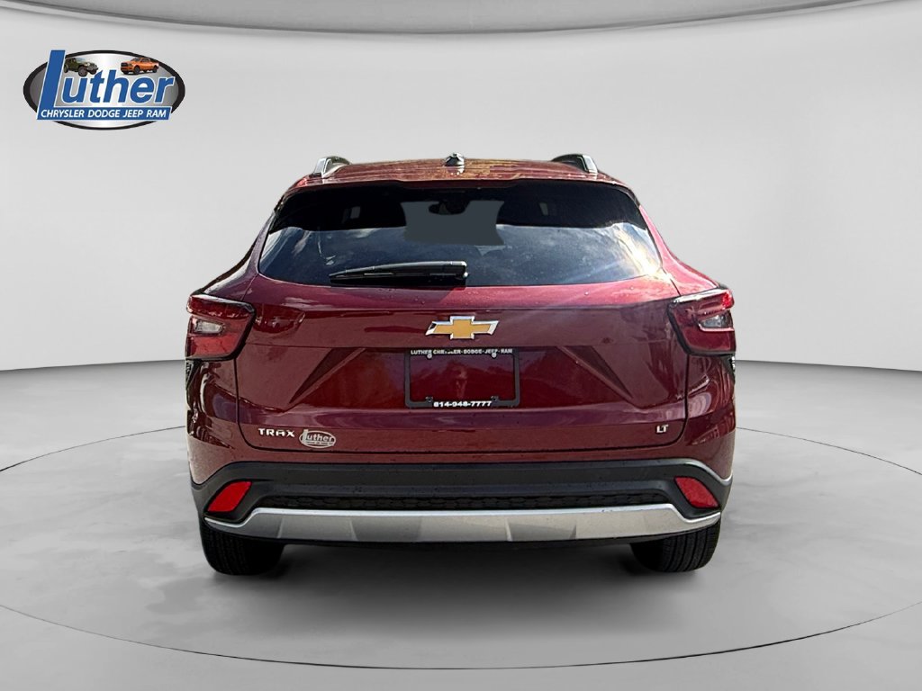 Used 2025 Chevrolet Trax LT FWD image 4