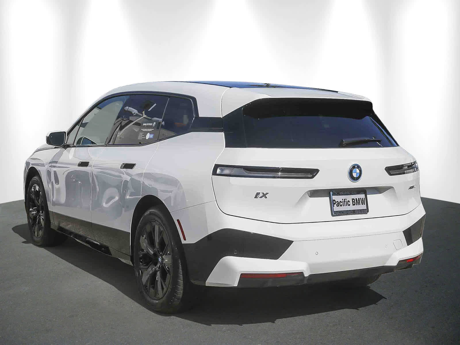Certified 2025 BMW iX xDrive50 image 4