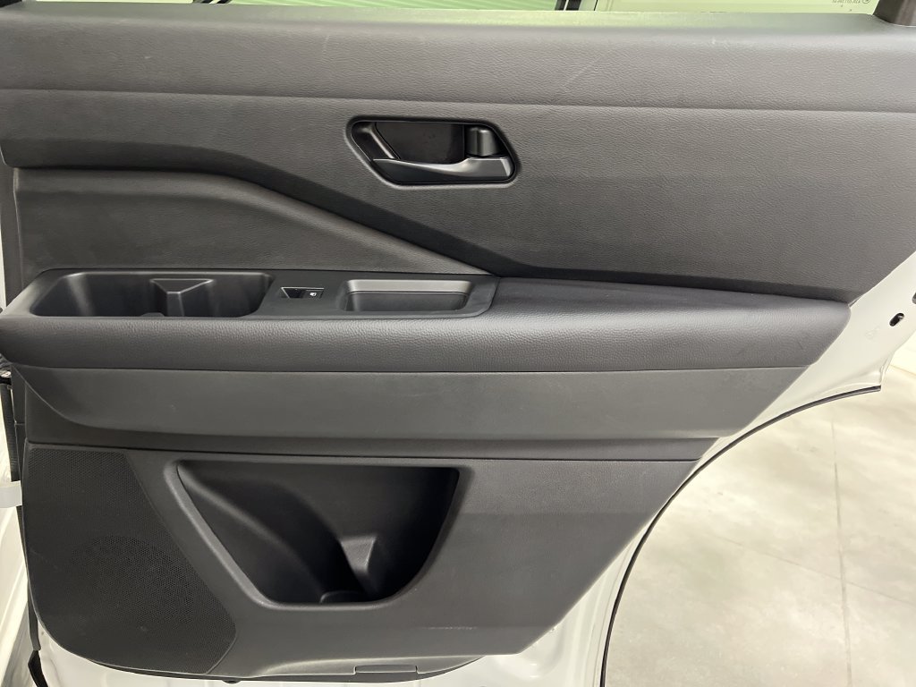 Used 2024 Nissan Pathfinder SV FWD image 25