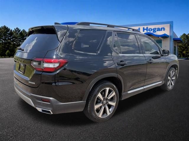 Used 2024 Honda Pilot Touring image 3