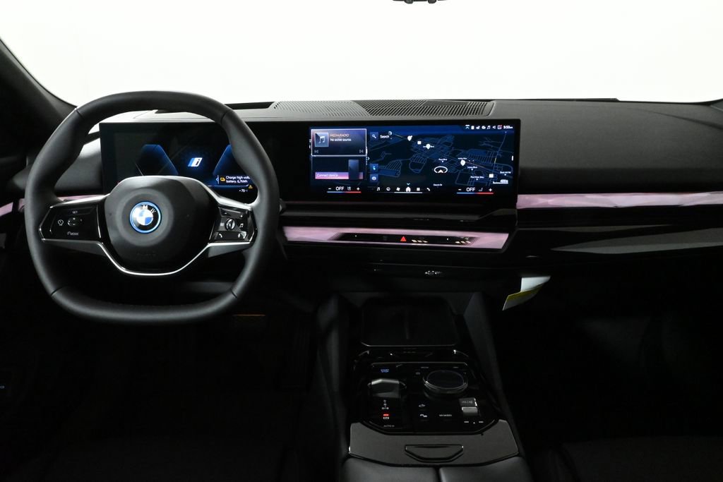 Used 2025 BMW i5 xDrive40 w/ Premium Package image 16