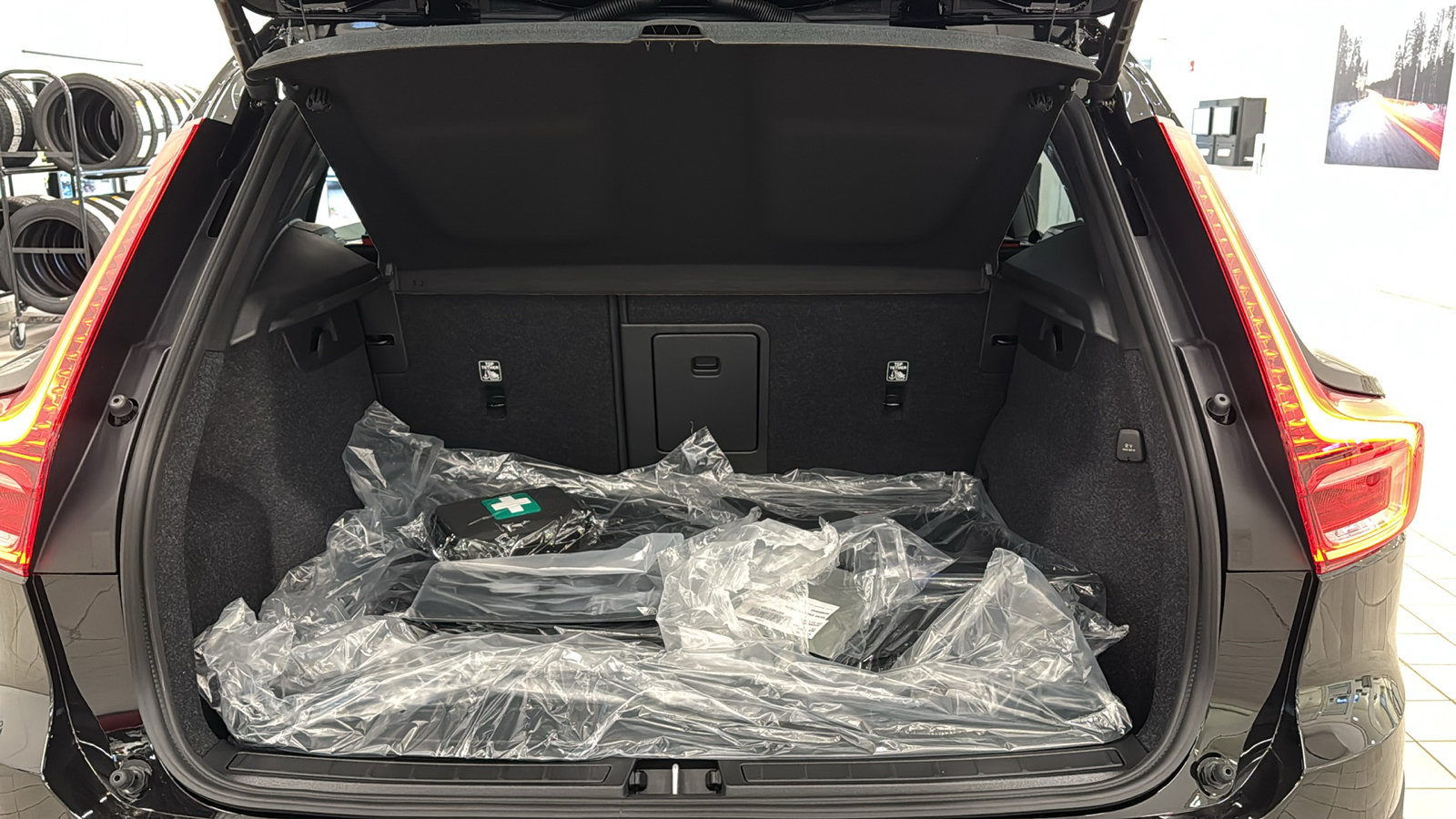New 2026 Volvo XC40 B5 Ultra w/ Protection Package Premier AWD/4WD image 29