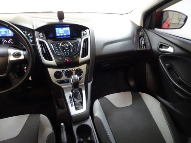 Used 2014 Ford Focus SE w/ SE Sport Package image 30