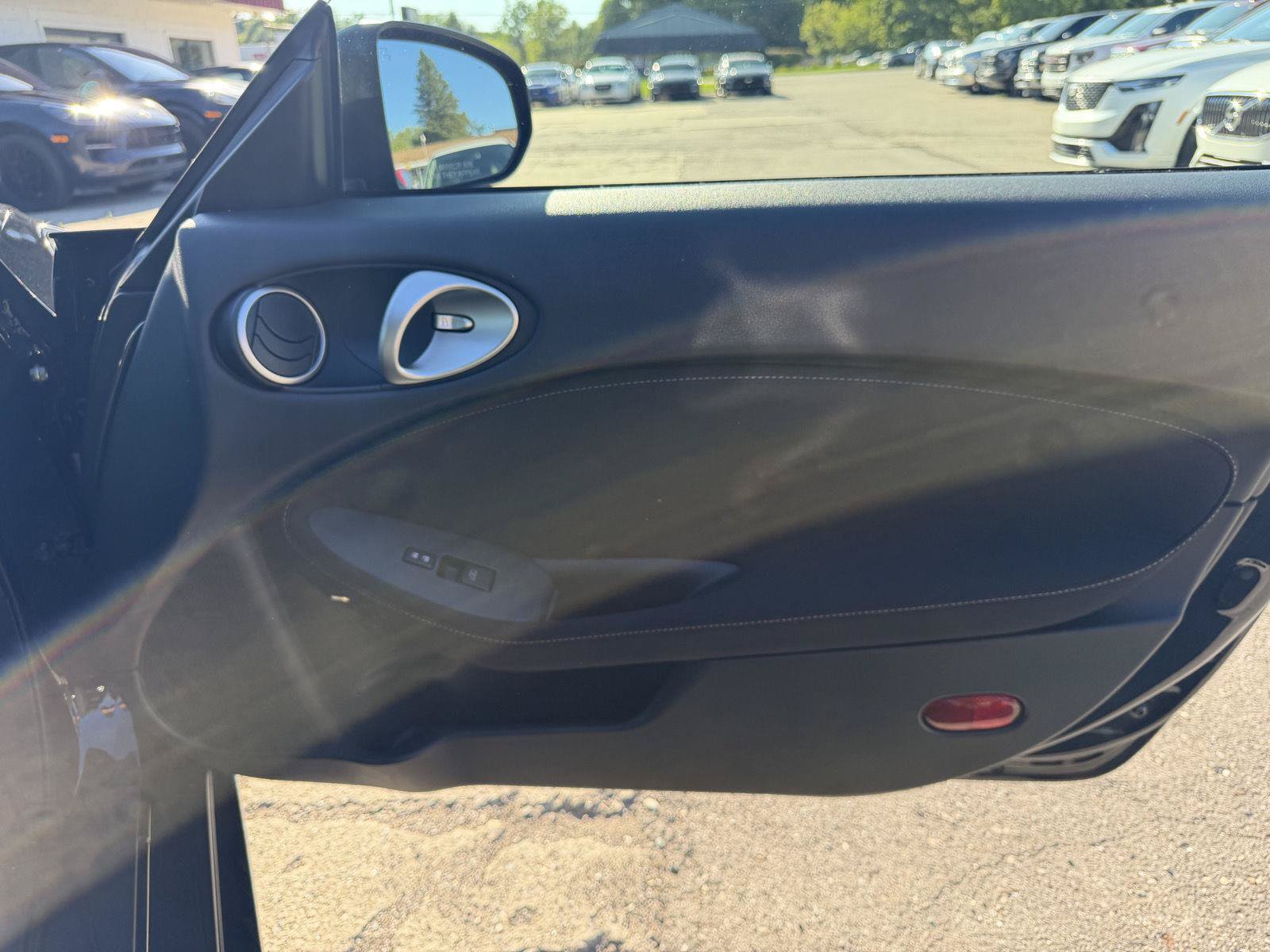 Used 2017 Nissan 370Z Coupe RWD image 21