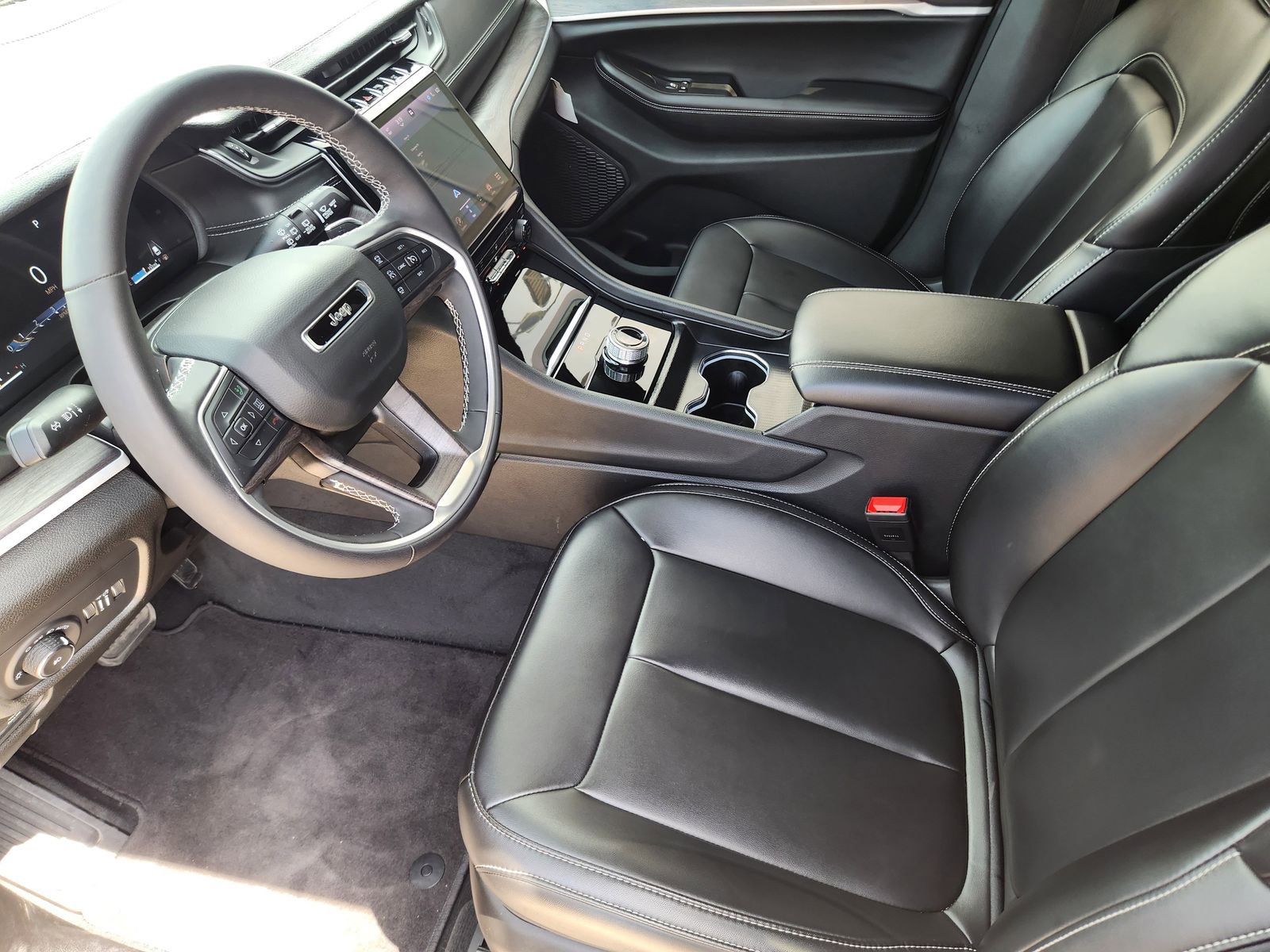 Used 2025 Jeep Grand Cherokee Limited RWD image 13