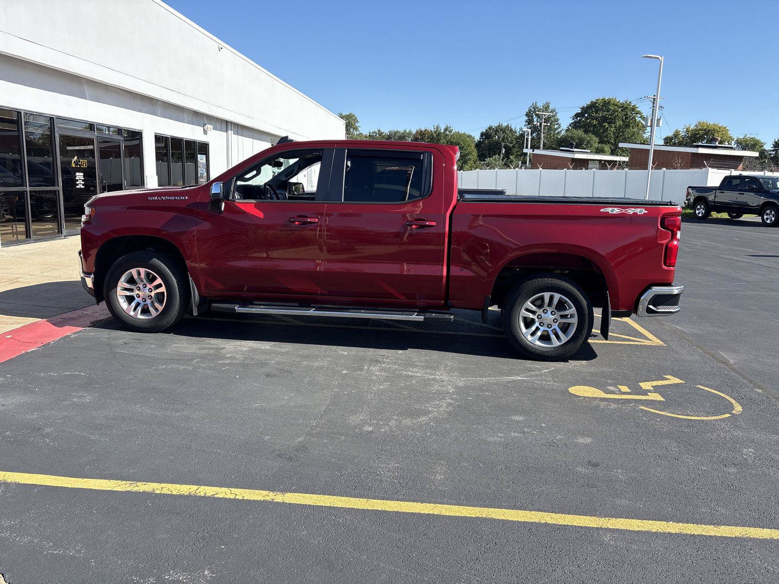 Used 2019 Chevrolet Silverado 1500 LT w/ All-Star Edition AWD/4WD image 8
