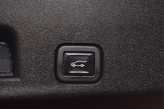 Used 2024 Chevrolet Traverse RS w/ LPO, Floor Liner Package AWD/4WD image 17