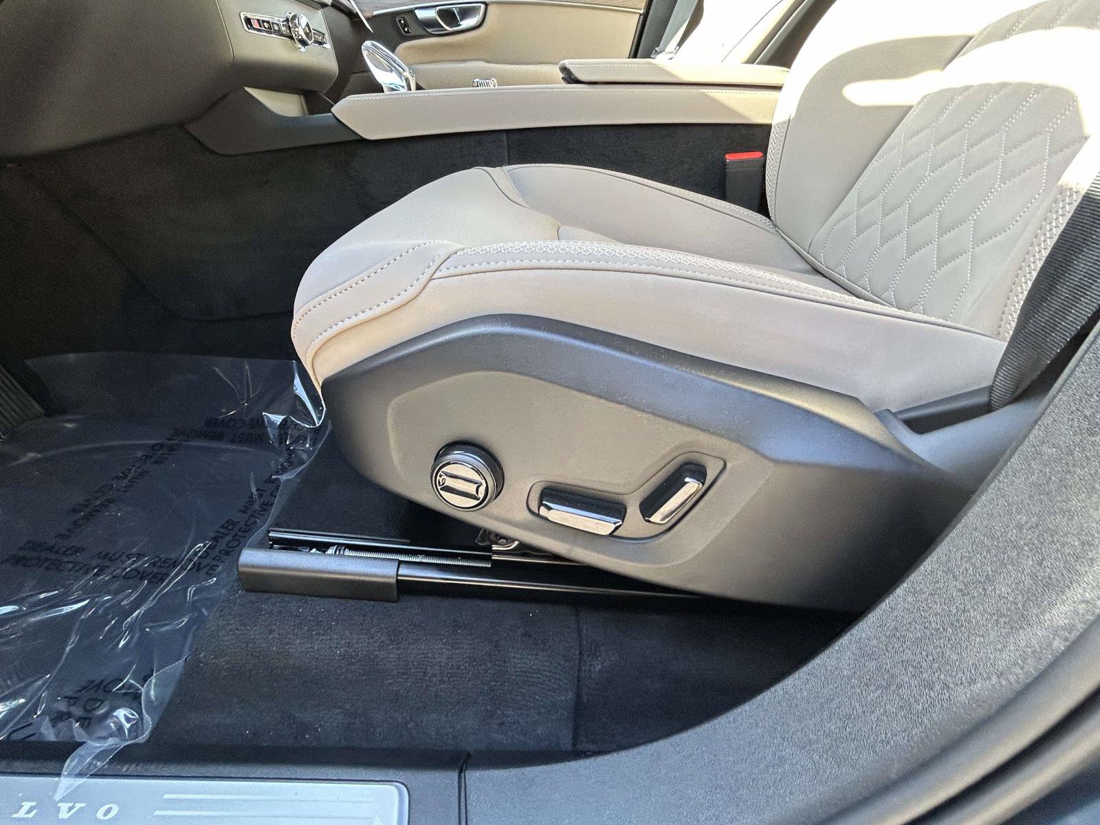 New 2026 Volvo XC90 B6 Core w/ Protection Package Premier AWD/4WD image 20