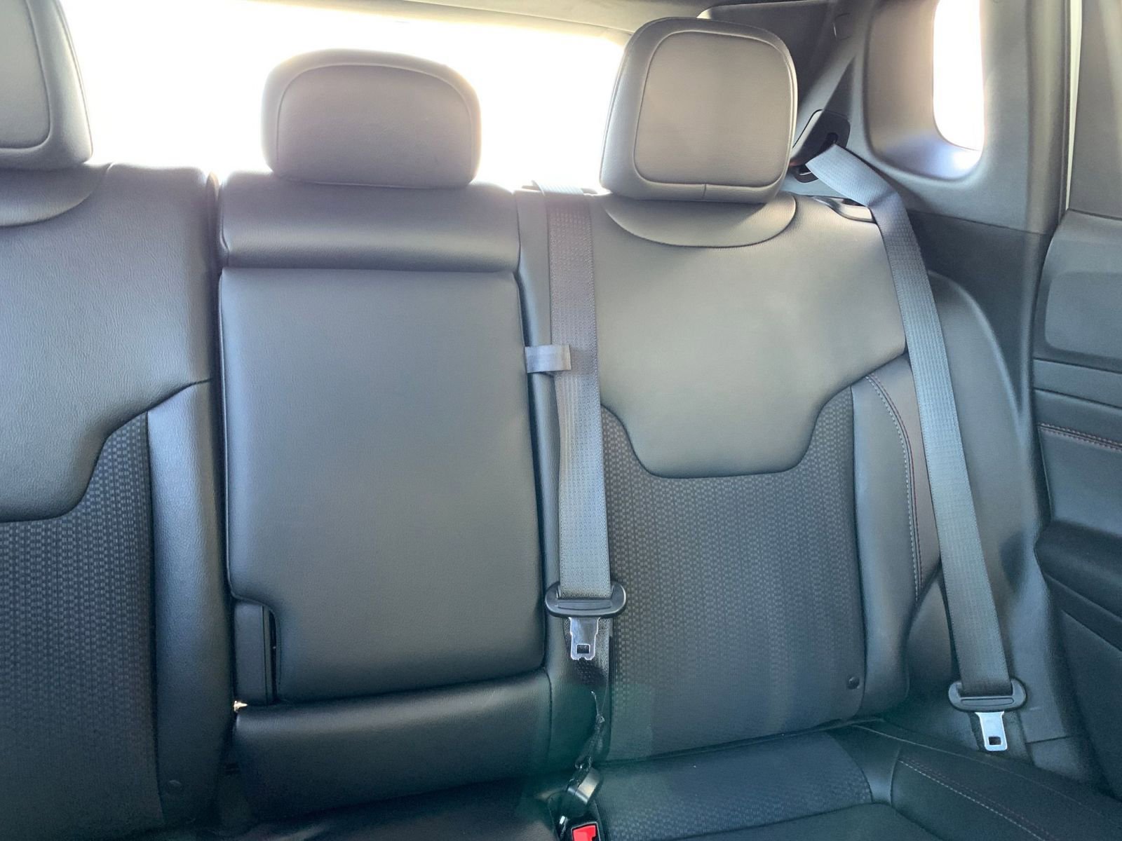 Used 2025 Jeep Compass Trailhawk image 36