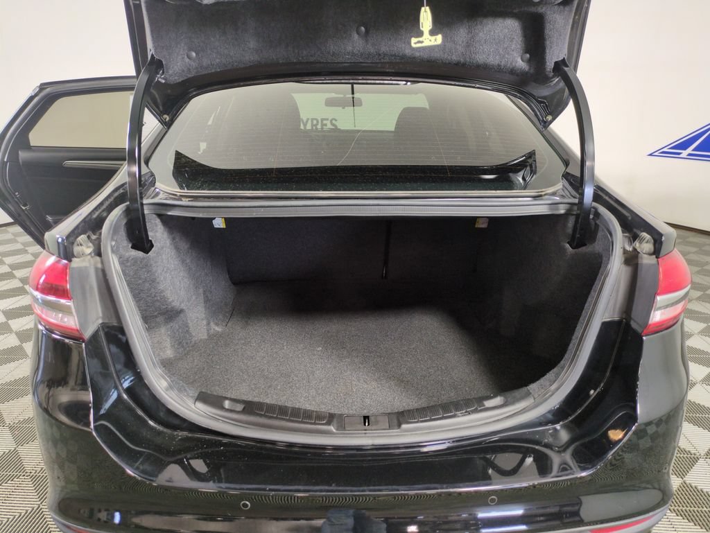 Used 2018 Ford Fusion SE w/ Fusion SE Technology Package FWD image 23