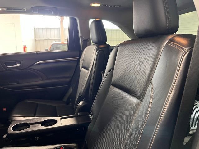 Used 2015 Toyota Highlander Limited image 18