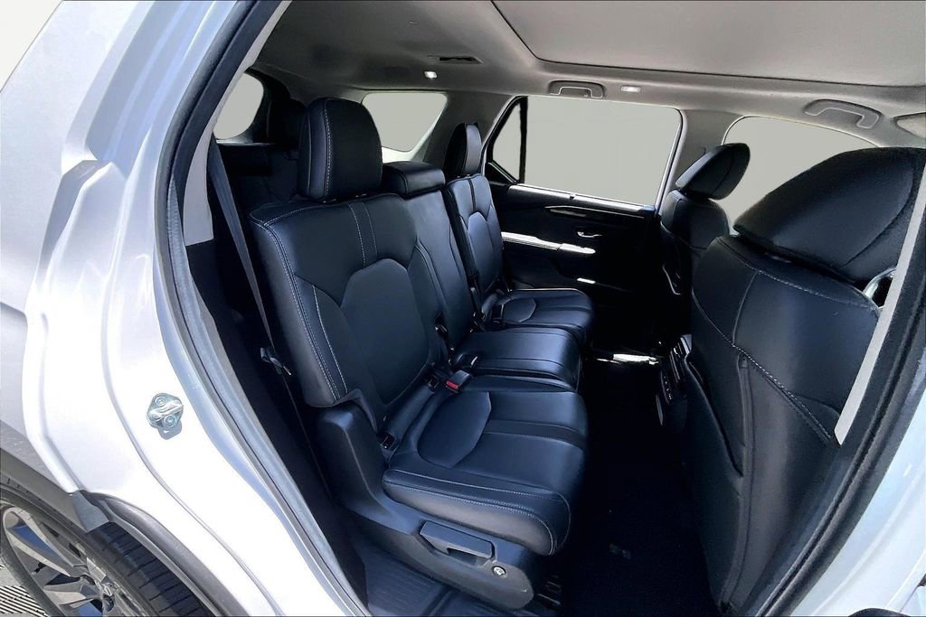 Used 2025 Honda Pilot Touring image 19