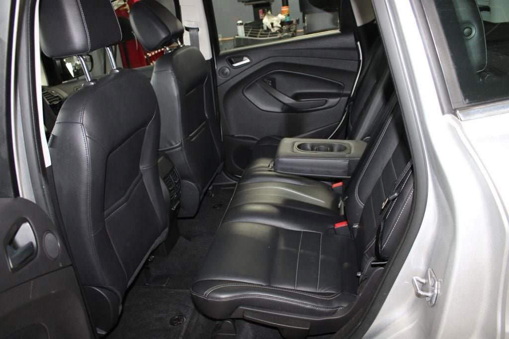 Used 2016 Ford C-MAX Energi SEL w/ Equipment Group 302A FWD image 17