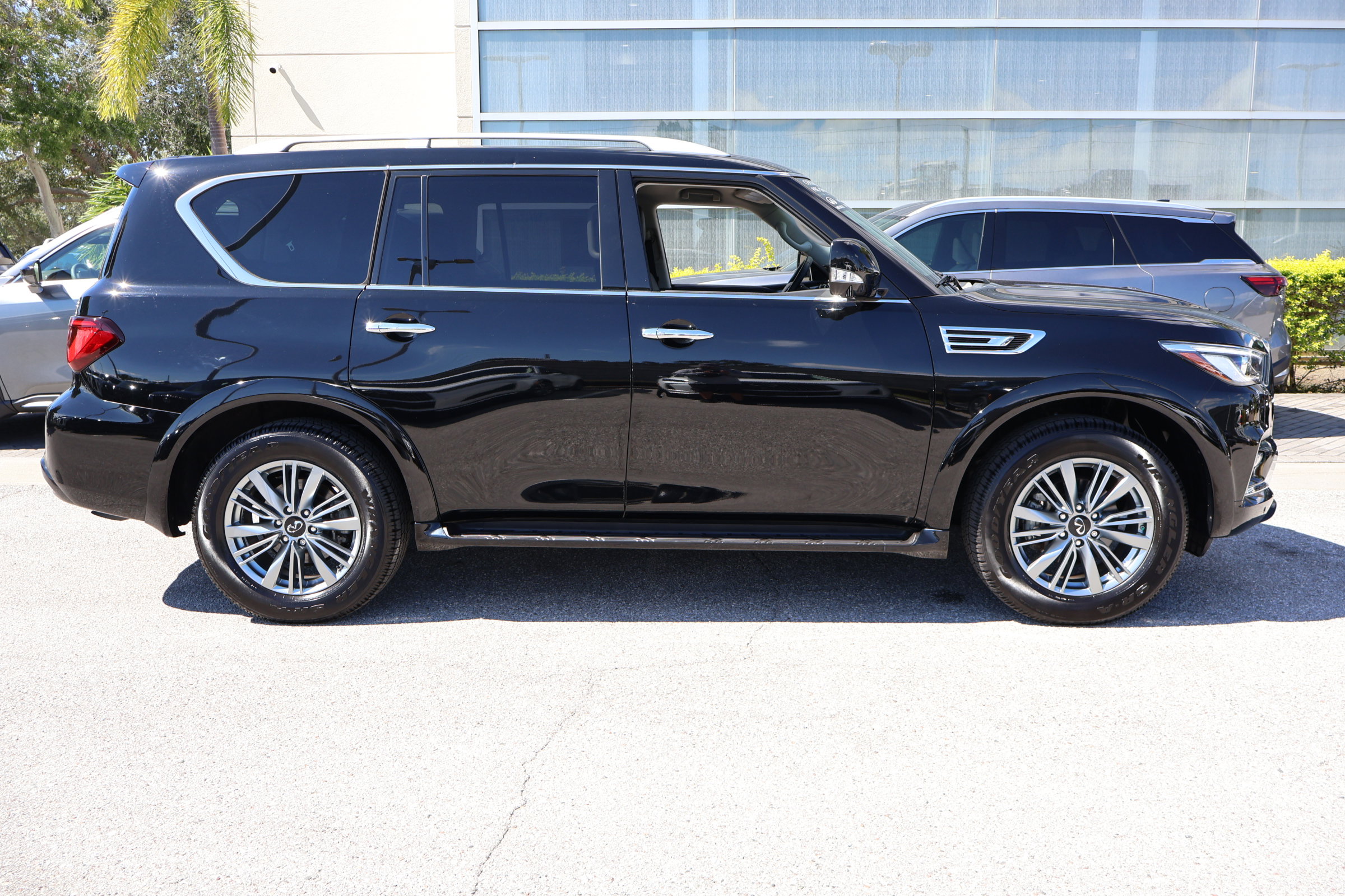 Certified 2022 INFINITI QX80 Luxe w/ Cargo Package image 11