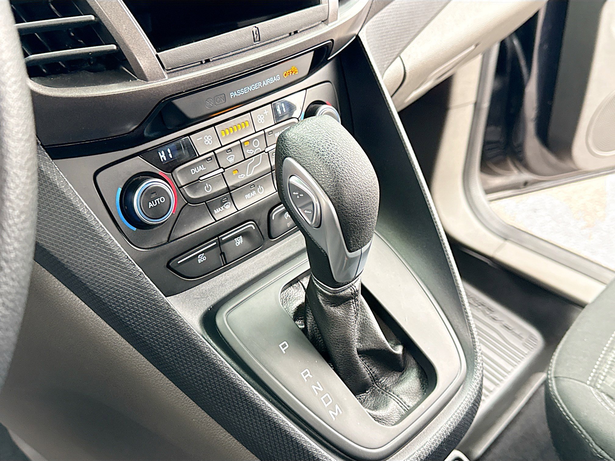 Used 2023 Ford Transit Connect XLT image 12