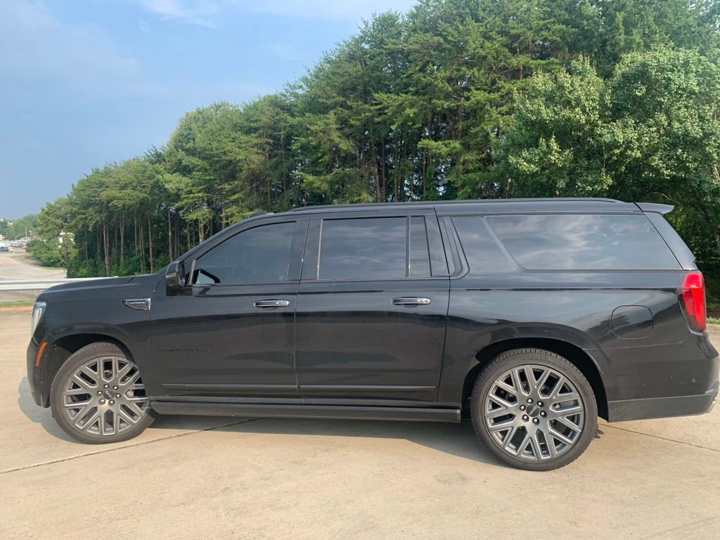 Used 2025 GMC Yukon XL Denali Ultimate AWD/4WD image 17