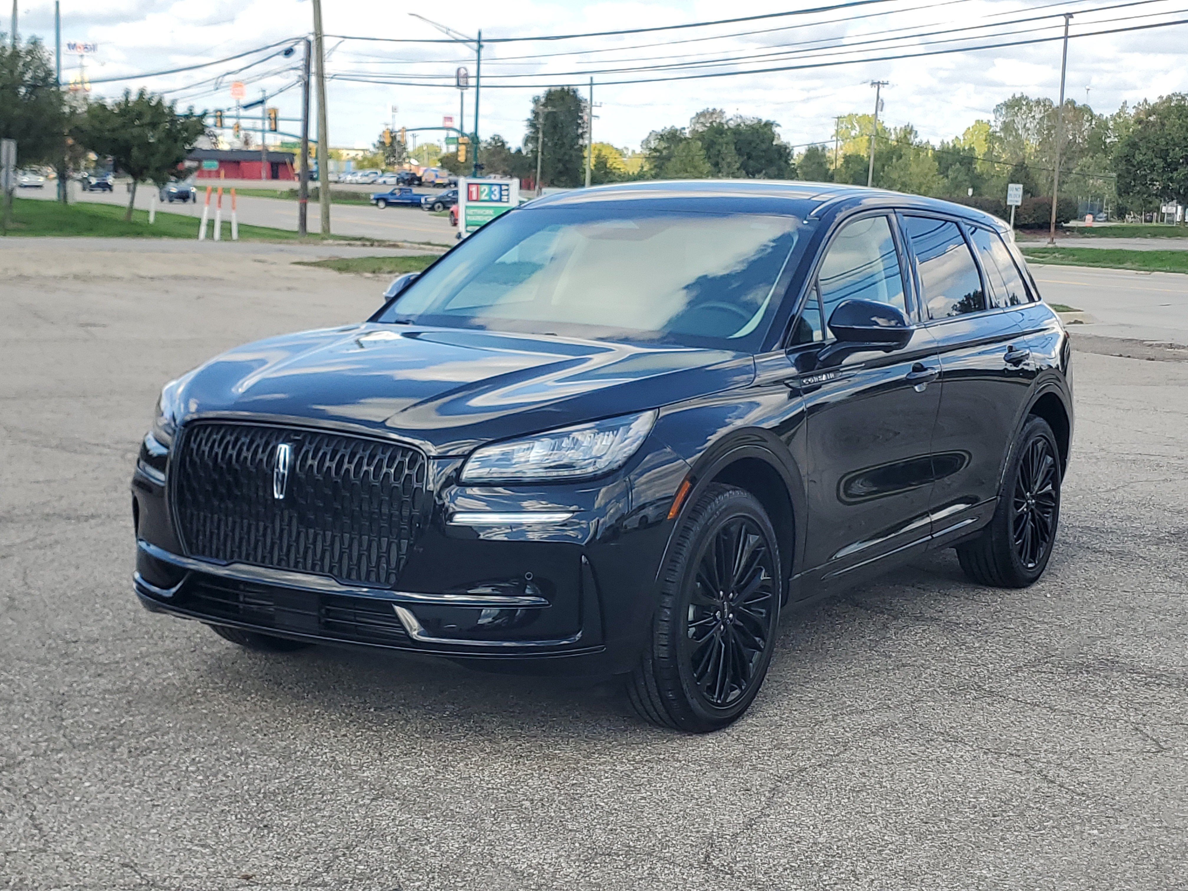 Certified 2024 Lincoln Corsair AWD w/ Equipment Group 101A image 3
