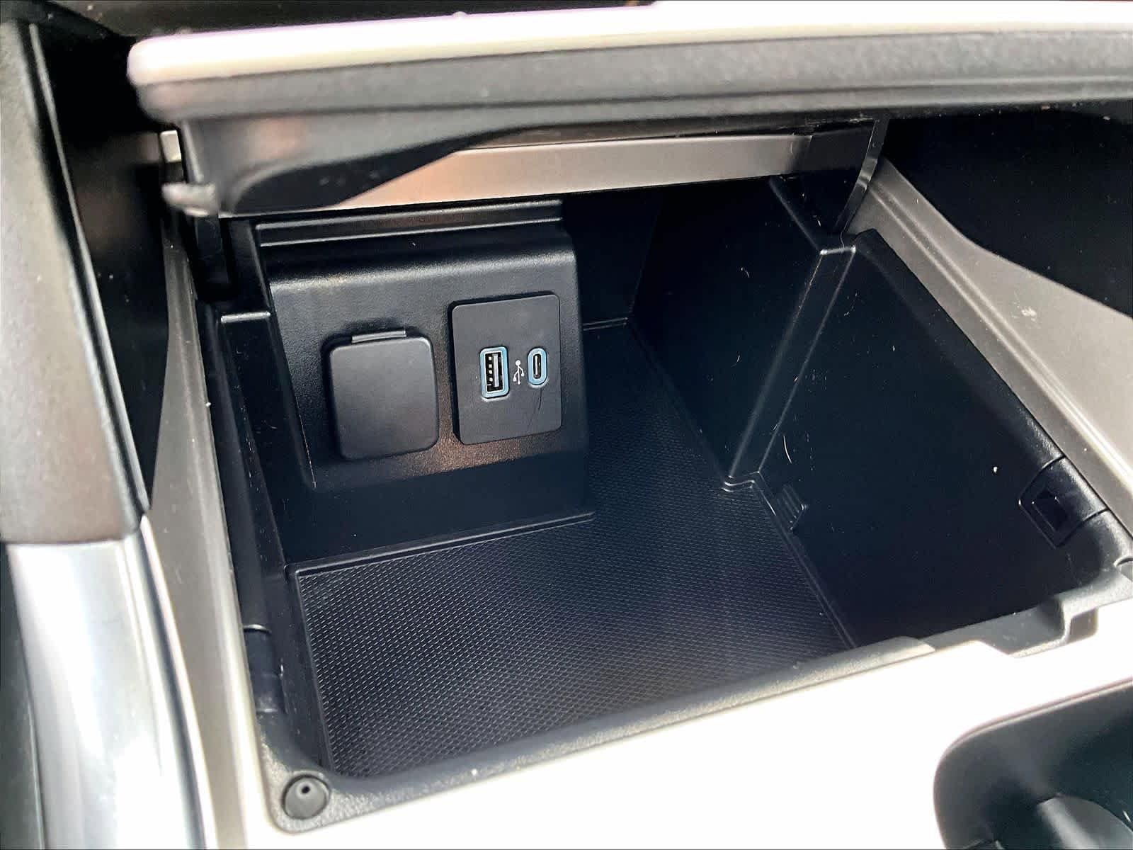 Used 2020 Ford Explorer XLT w/ Equipment Group 202A AWD/4WD image 28