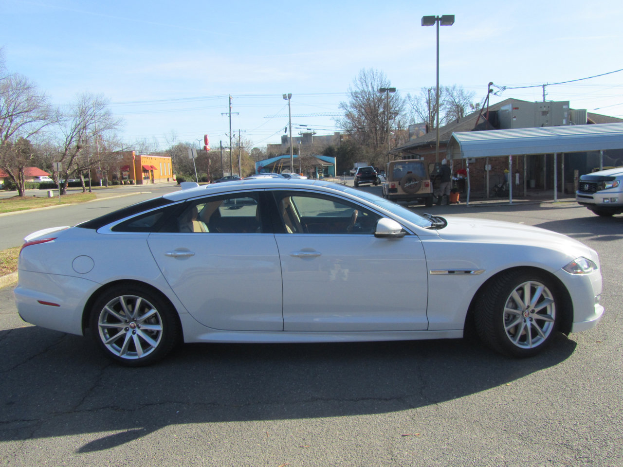 Used 2017 Jaguar XJ R-Sport image 12