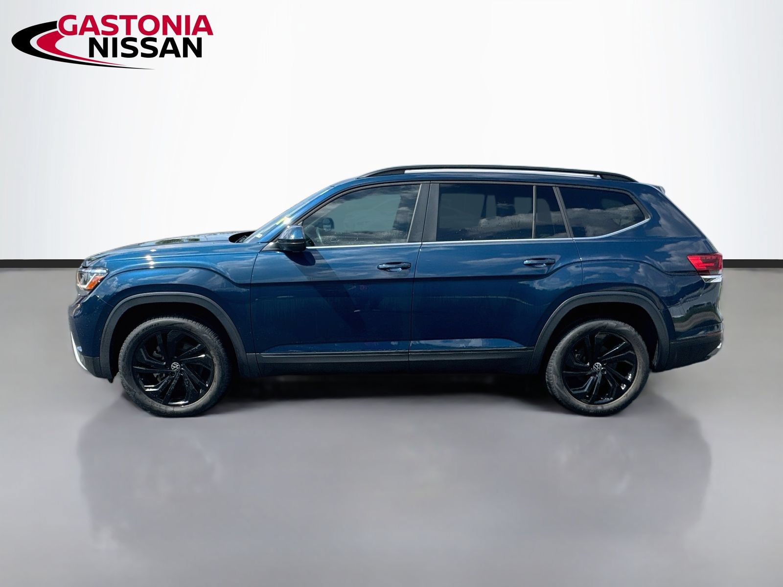 Used 2023 Volkswagen Atlas SE w/ Panoramic Sunroof Package FWD image 5