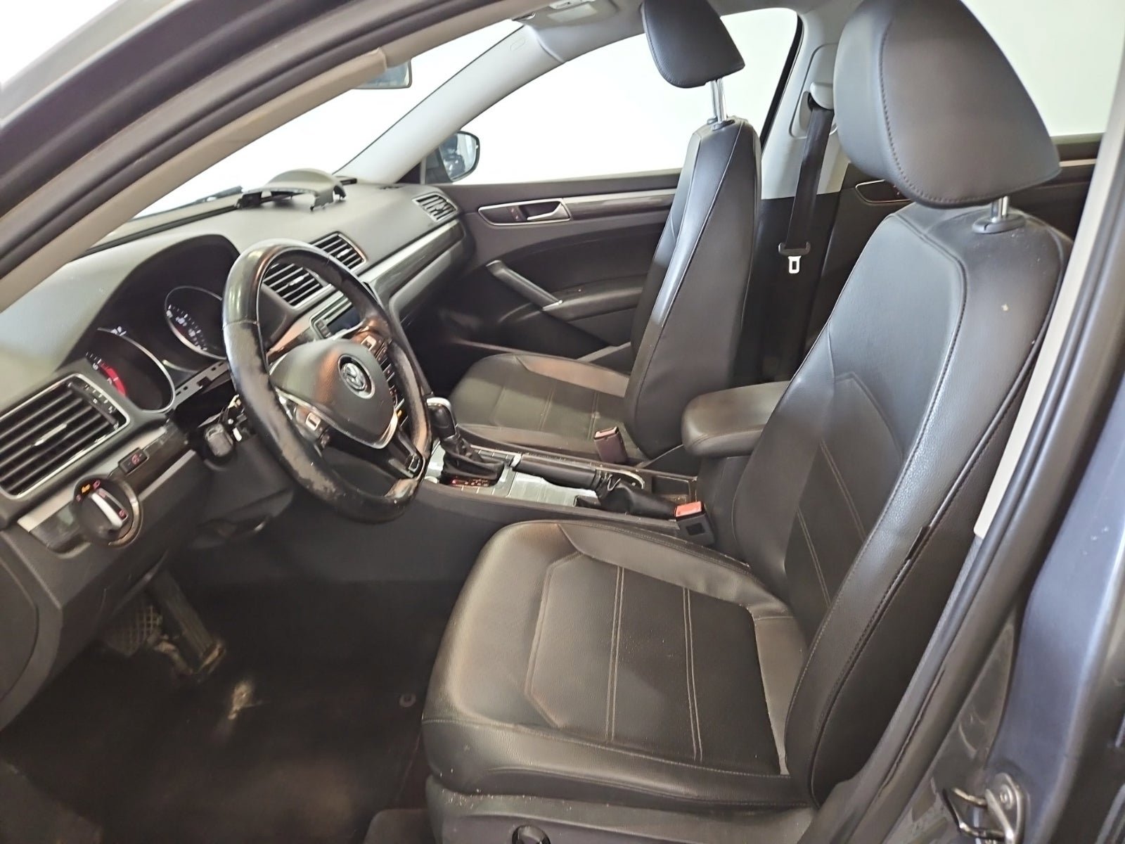 Used 2017 Volkswagen Passat 1.8T SE image 11