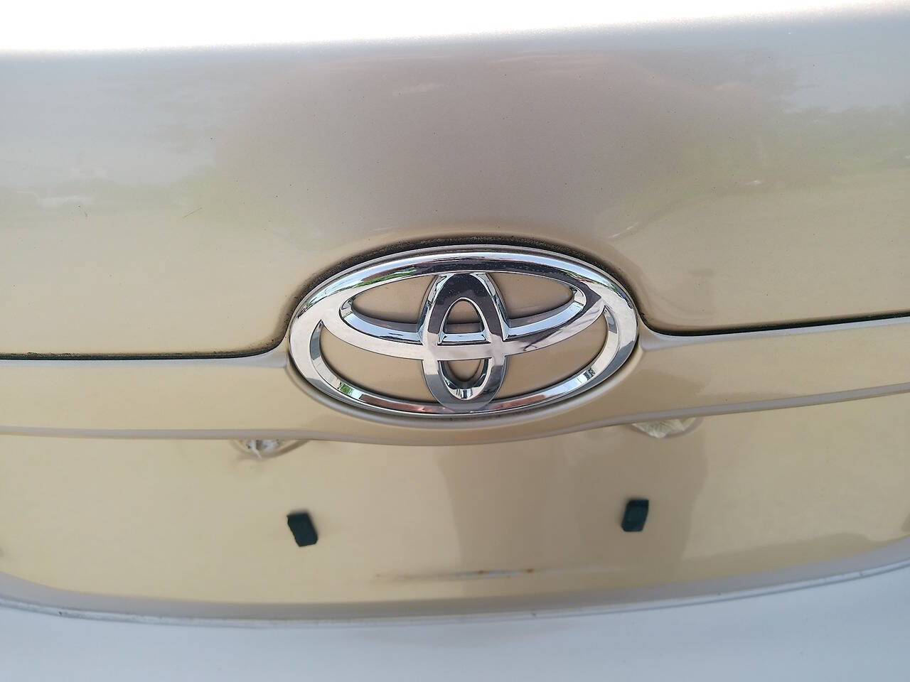 Used 2010 Toyota Camry LE FWD image 14