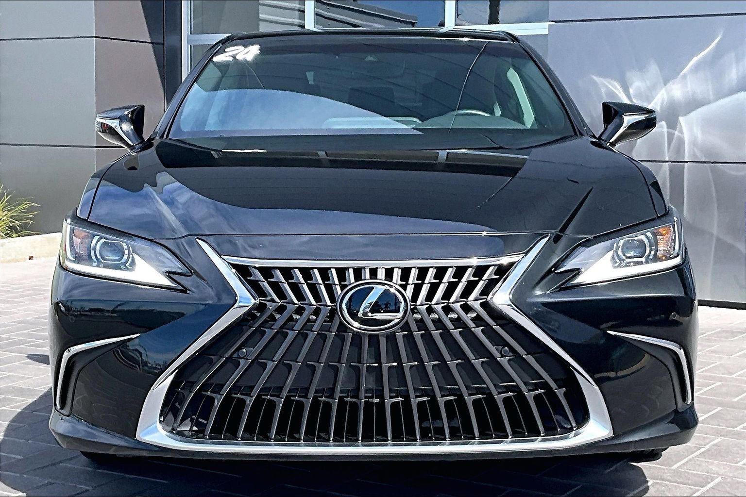 Used 2024 Lexus ES 350 350 w/ Premium Package image 2