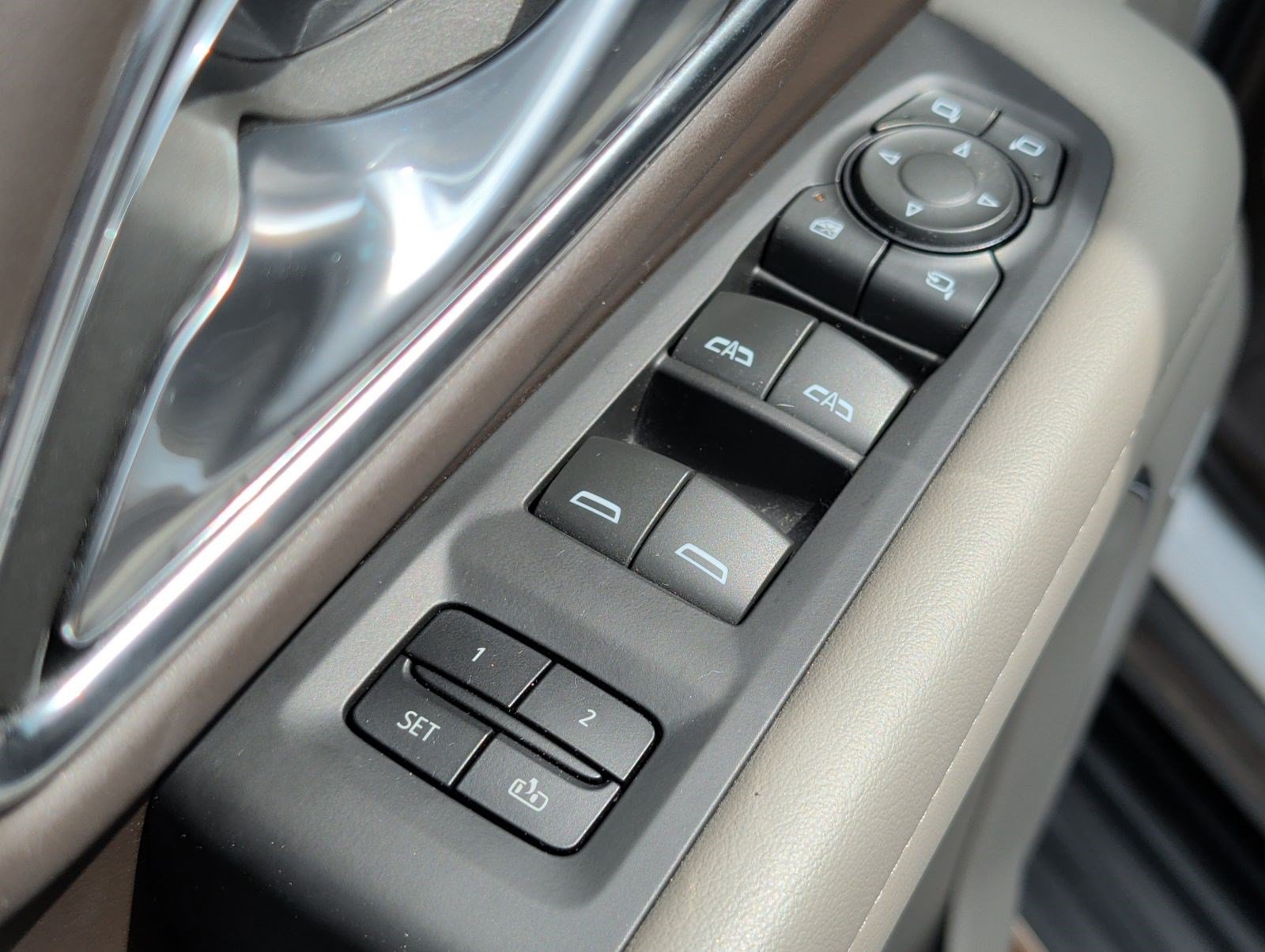 Used 2024 Chevrolet Tahoe LT w/ Luxury Package RWD image 9