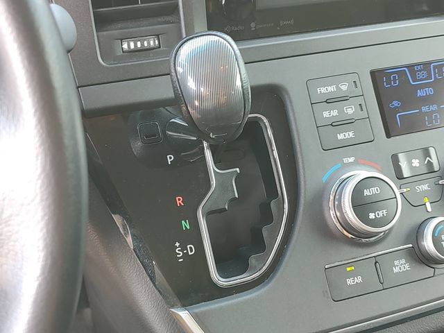 Used 2017 Toyota Sienna SE FWD image 18