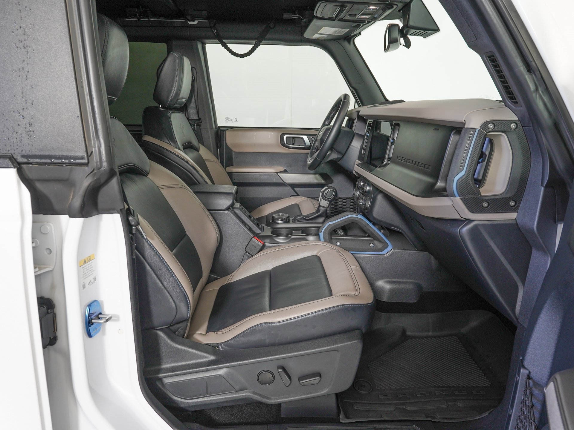 Used 2023 Ford Bronco Wildtrak image 9