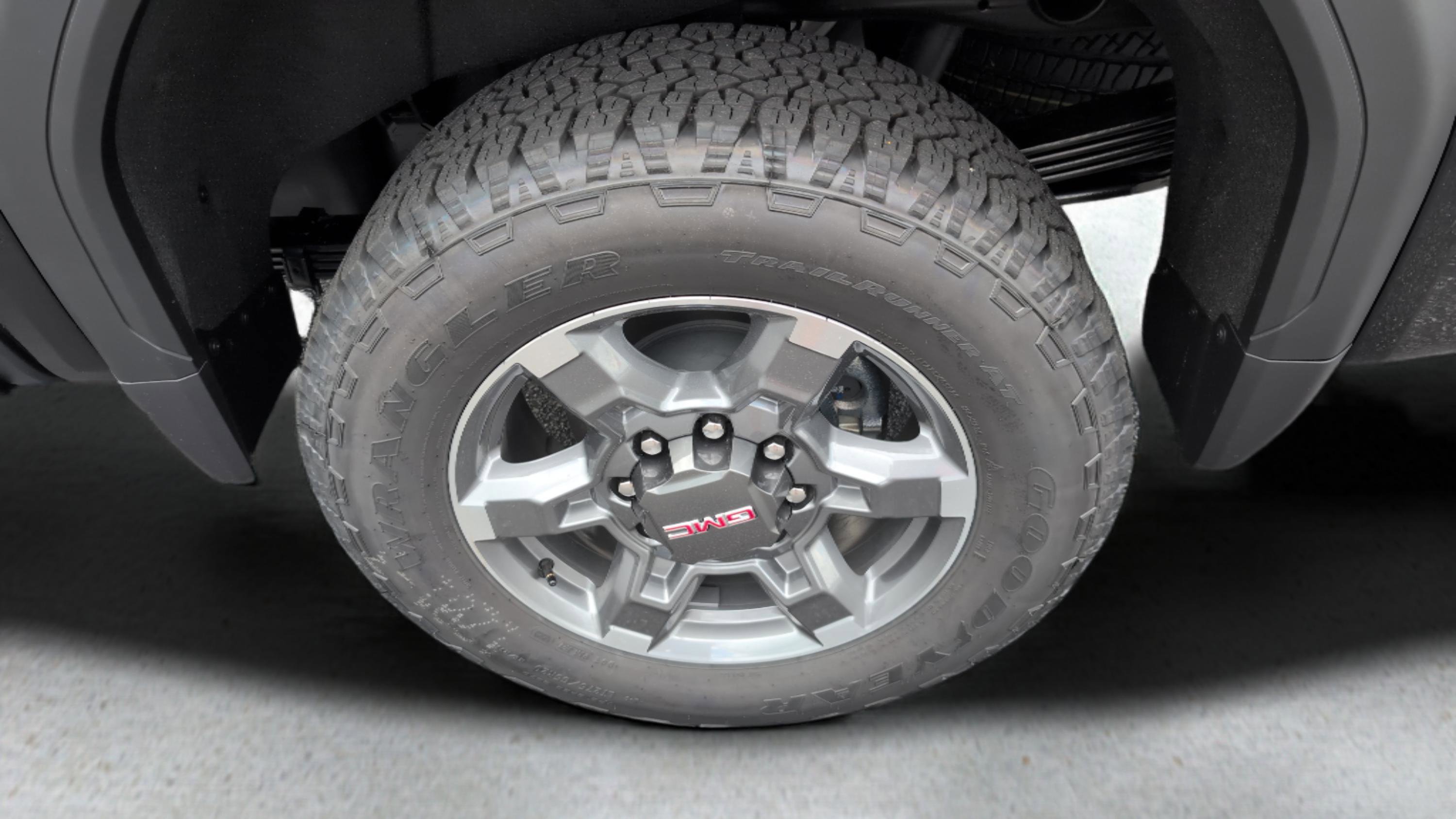 New 2025 GMC Sierra 2500 SLT w/ SLT Convenience Package image 30
