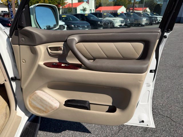 Used 2006 Toyota Land Cruiser w/ Convenience Pkg AWD/4WD image 34