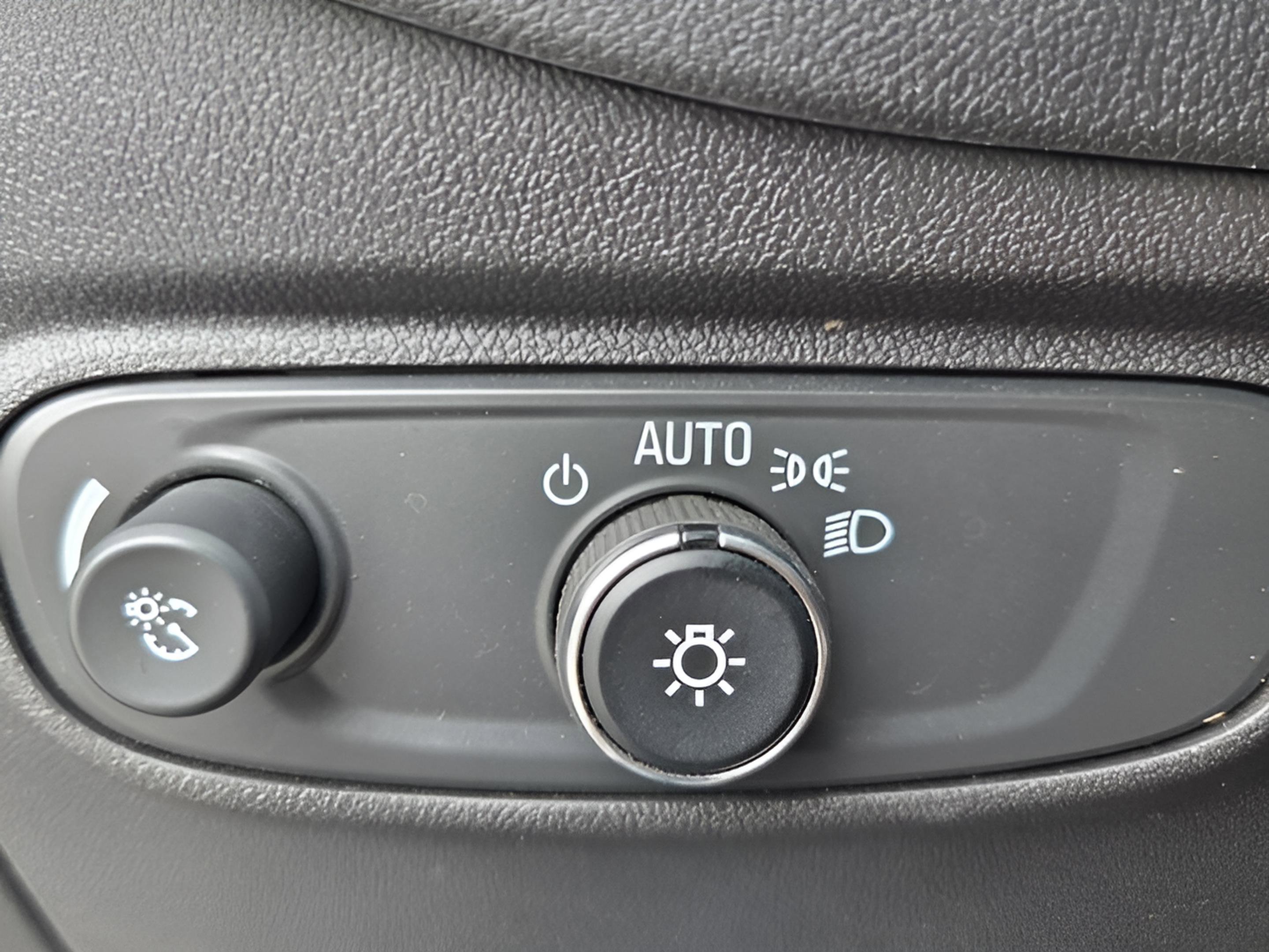 Used 2024 Chevrolet Equinox LS w/ Midnight Edition FWD image 27