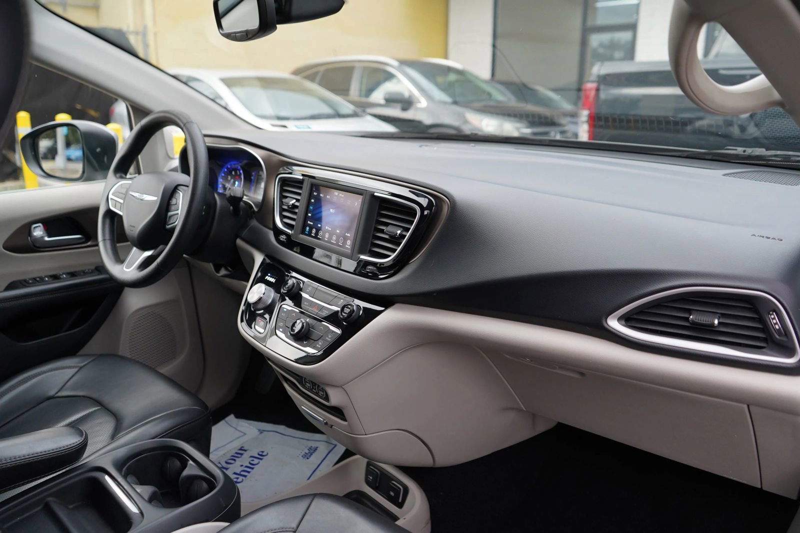 Used 2021 Chrysler Voyager Lxi image 19