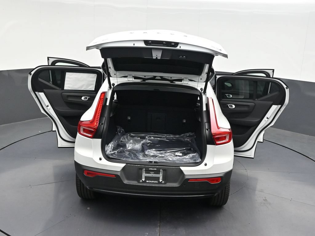 New 2026 Volvo XC40 B5 Plus w/ Climate Package AWD/4WD image 29
