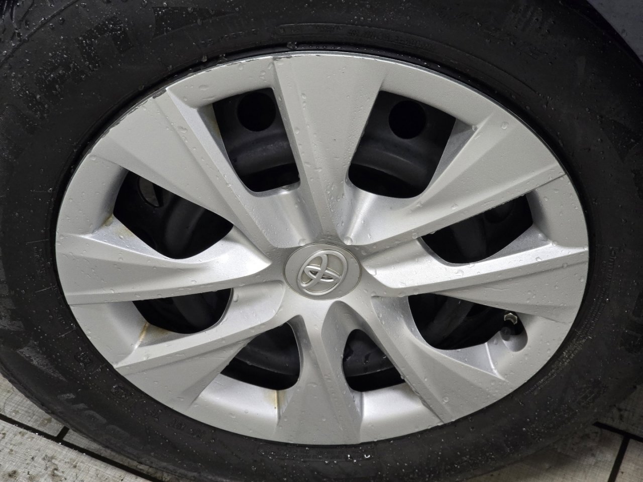 Used 2017 Toyota Corolla LE w/ Carpet Mat Package (TMS) image 7