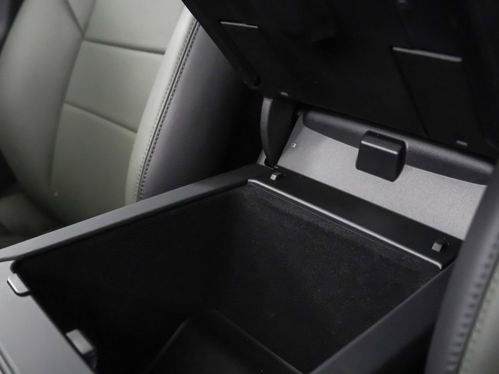 Used 2025 Porsche Cayenne E-Hybrid w/ Premium Package image 34