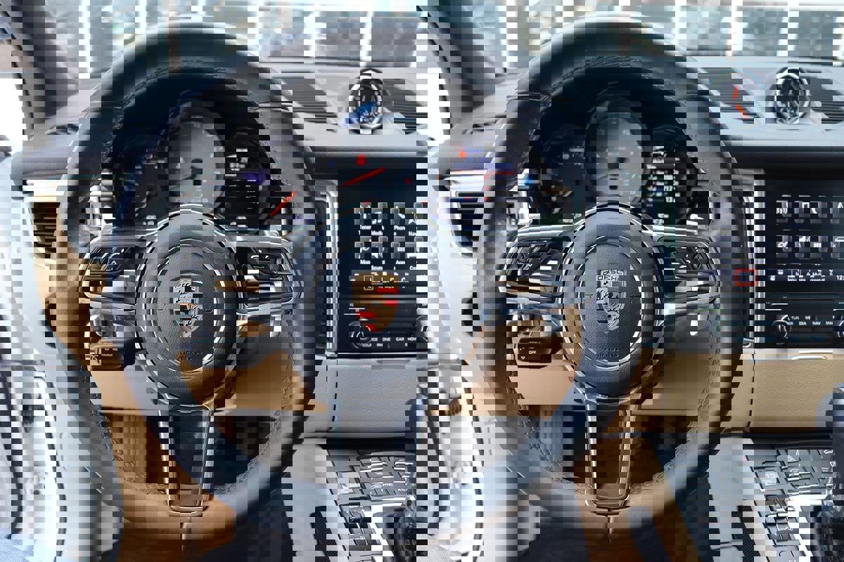 Used 2017 Porsche Macan S image 13