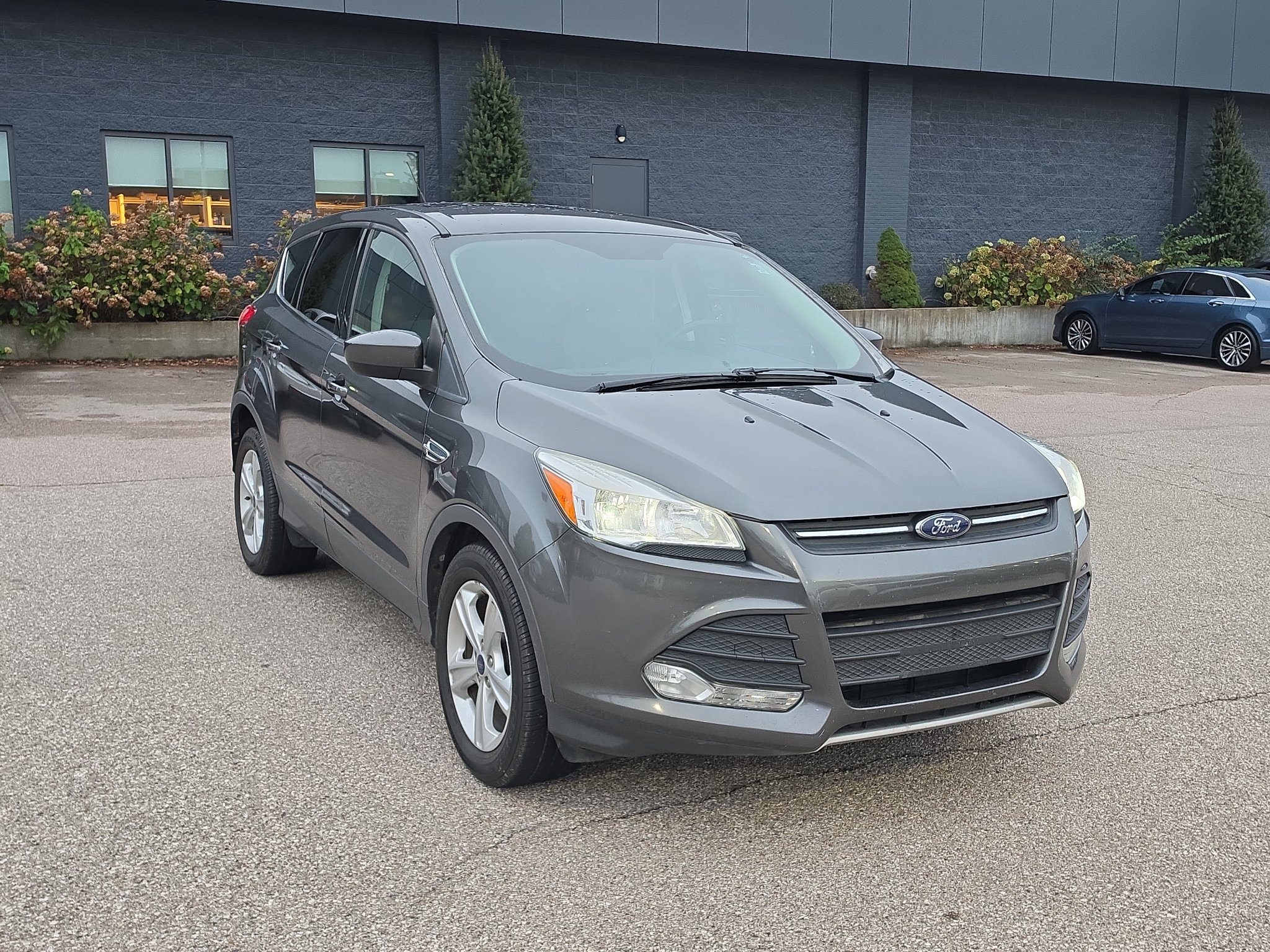 Used 2016 Ford Escape SE FWD image 1