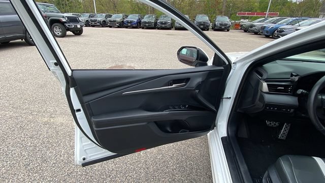 Used 2025 Toyota Camry SE FWD image 15