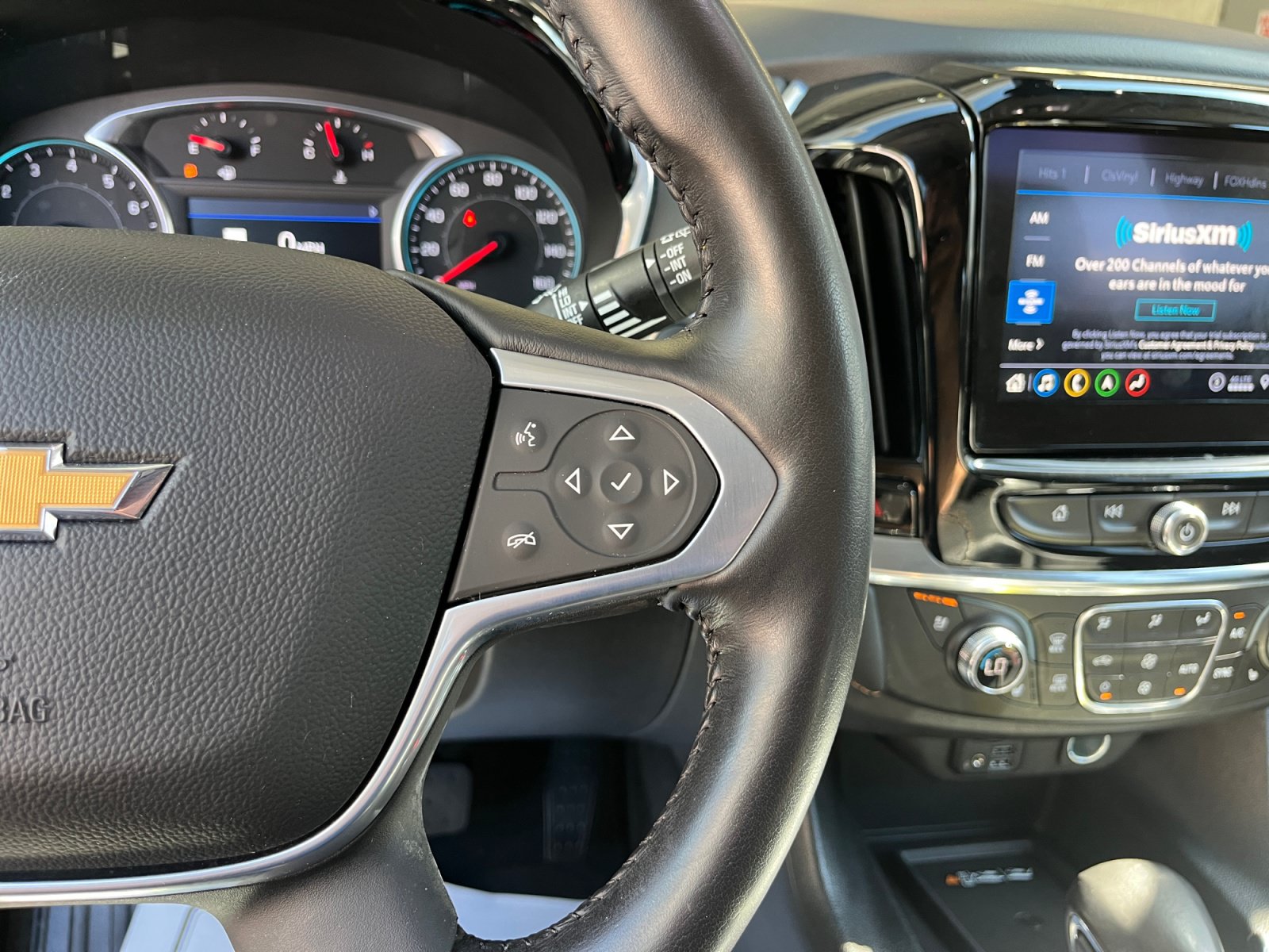 Used 2021 Chevrolet Traverse Premier w/ Redline Edition AWD/4WD image 18