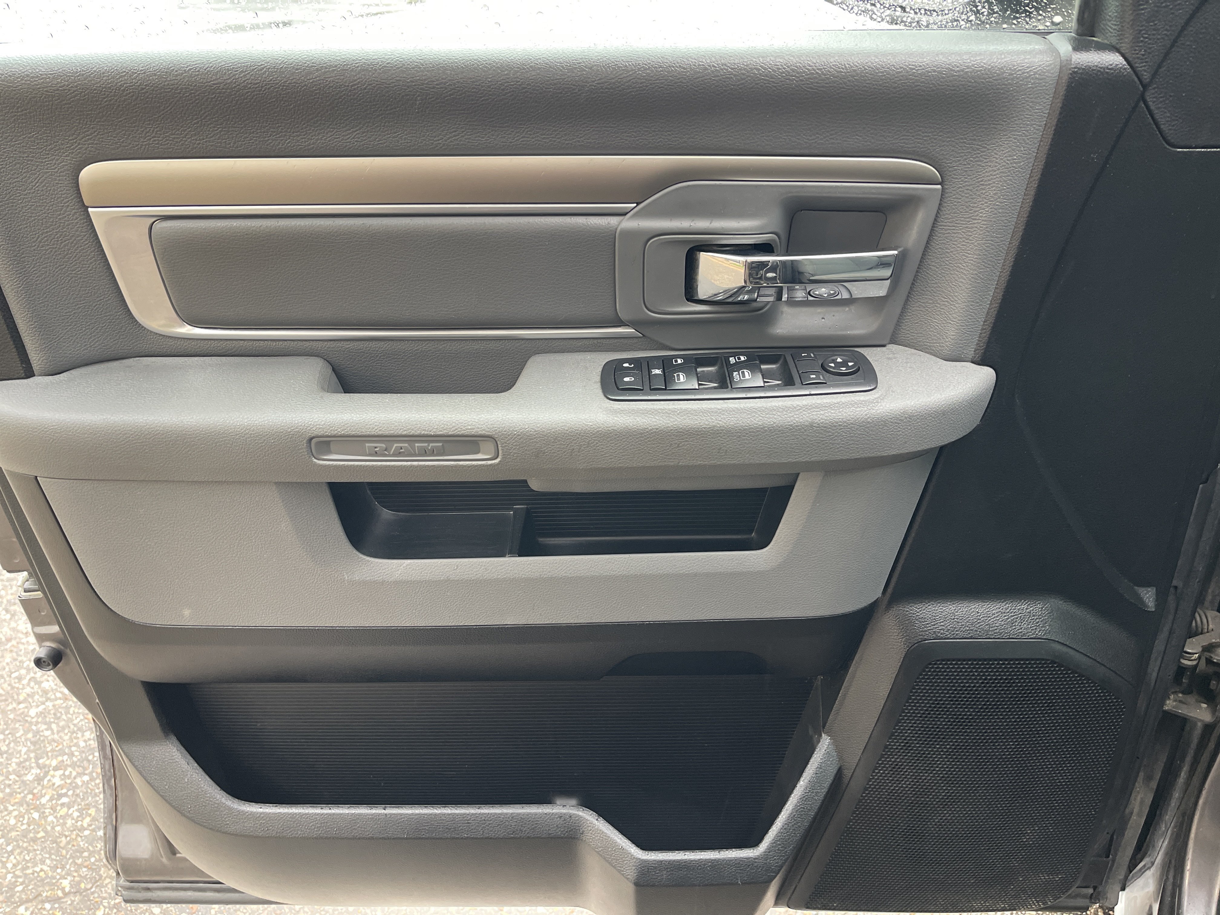 Used 2018 RAM 1500 Classic SLT AWD/4WD image 12