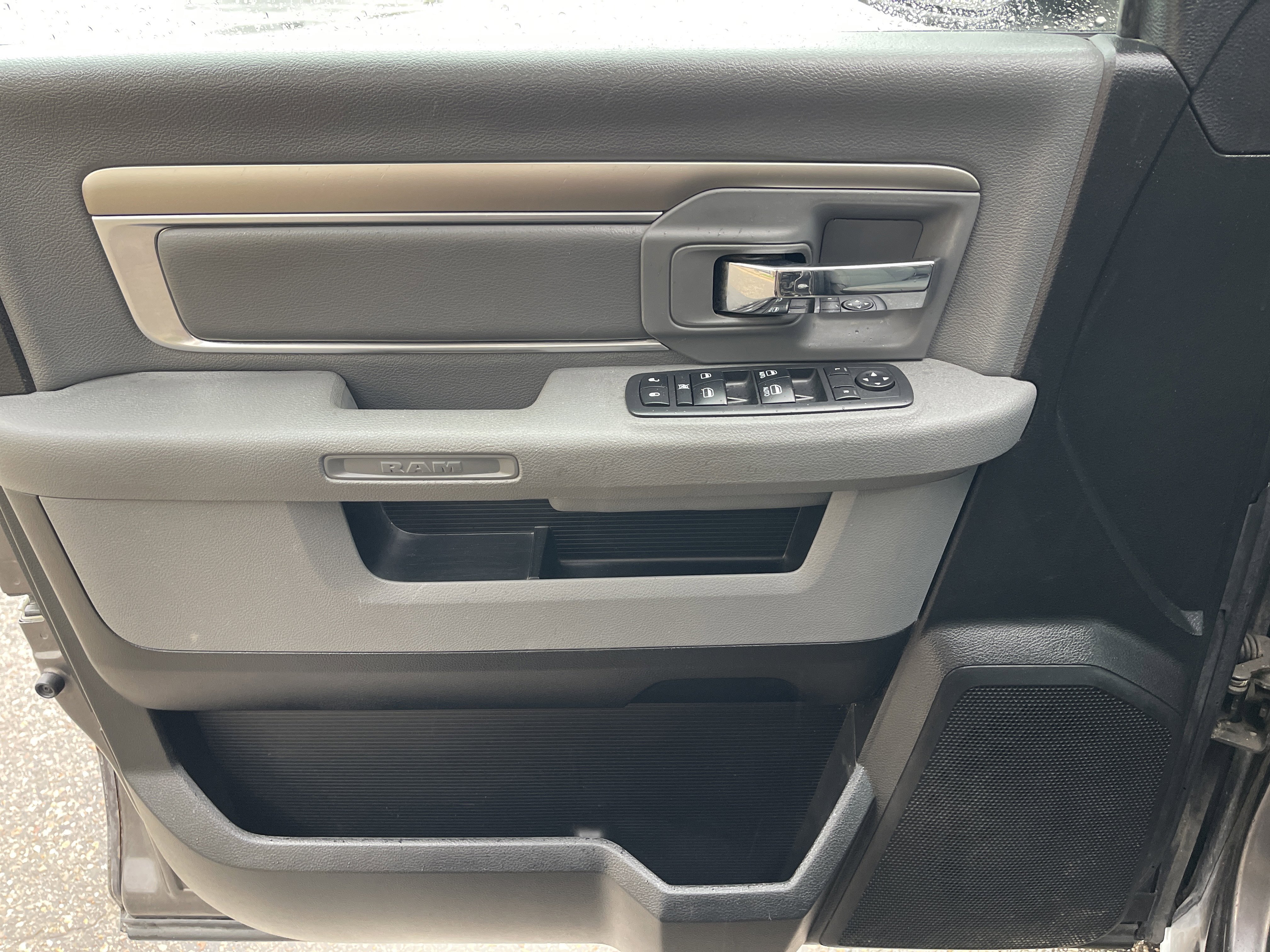 Used 2018 RAM 1500 Classic SLT AWD/4WD image 12
