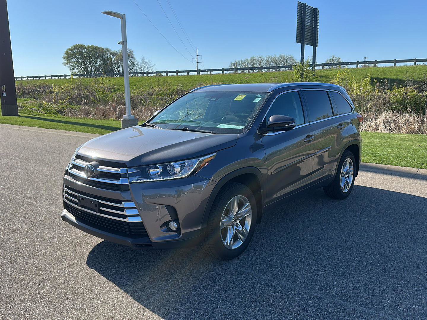 Used 2017 Toyota Highlander Limited AWD/4WD image 7