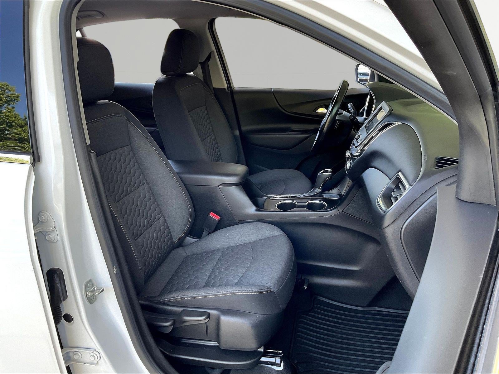 Used 2020 Chevrolet Equinox LT w/ Driver Convenience Package FWD image 28