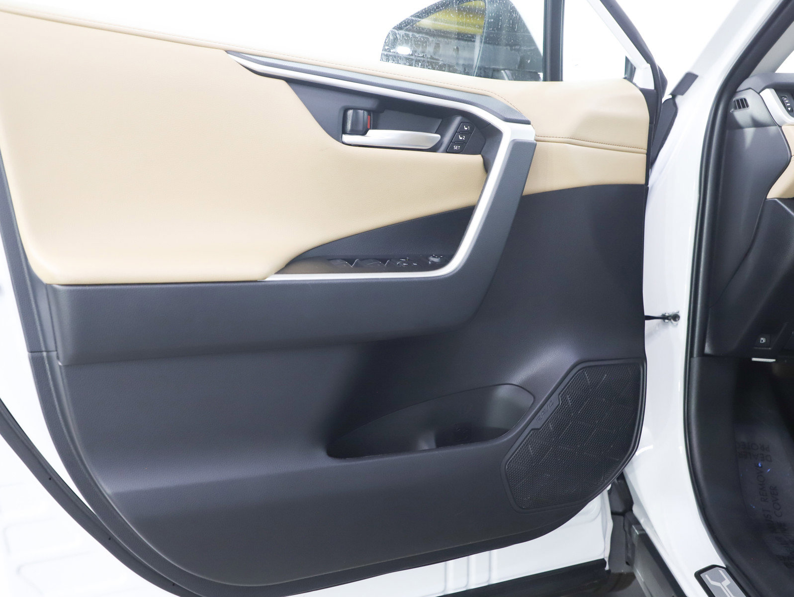 Used 2024 Toyota RAV4 Limited w/ Advanced Technology Package image 19