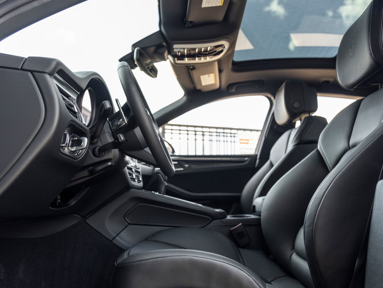 Certified 2026 Porsche Macan AWD/4WD image 21