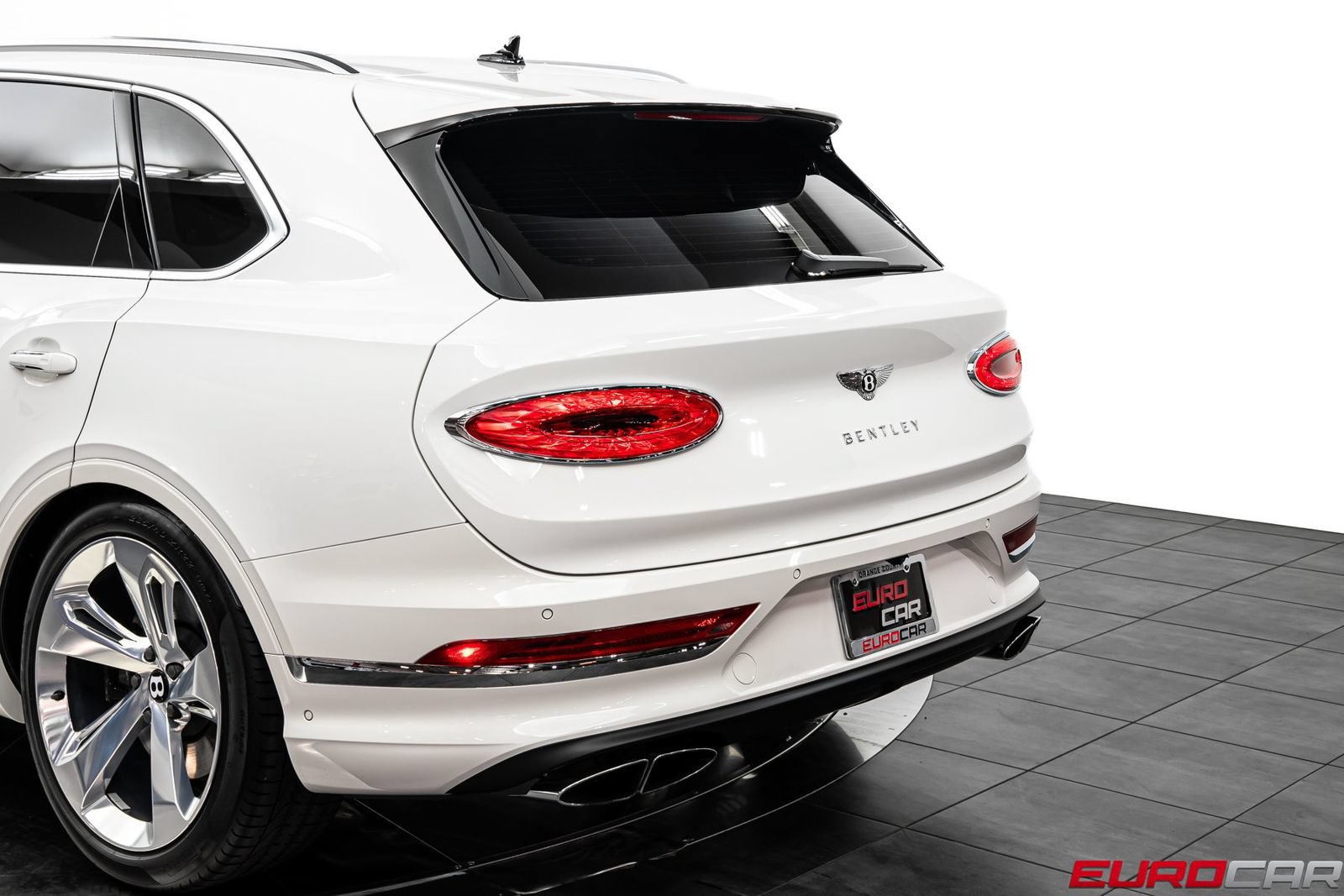 Used 2024 Bentley Bentayga AWD/4WD image 15