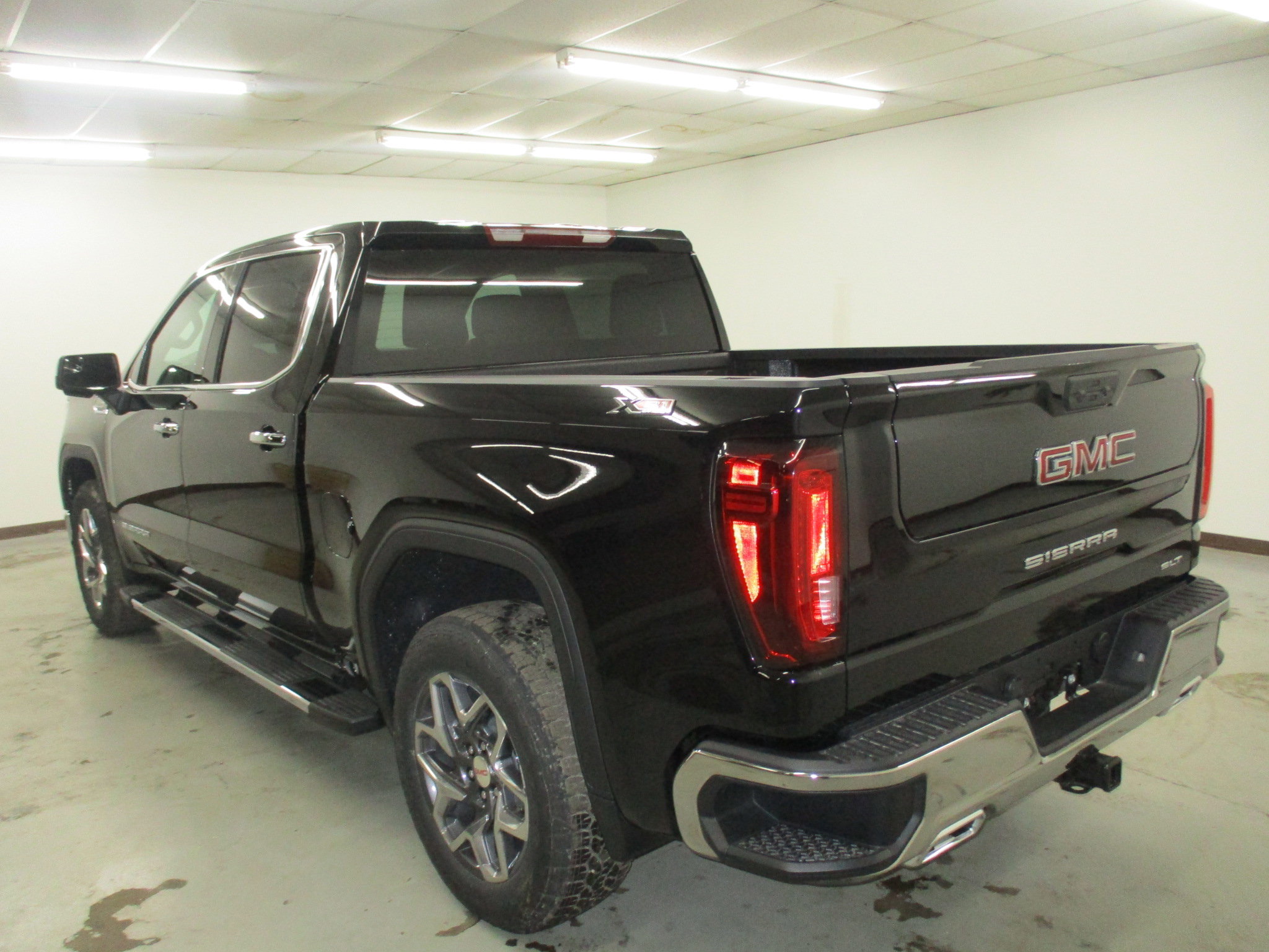 New 2026 GMC Sierra 1500 SLT w/ SLT Premium Package image 11